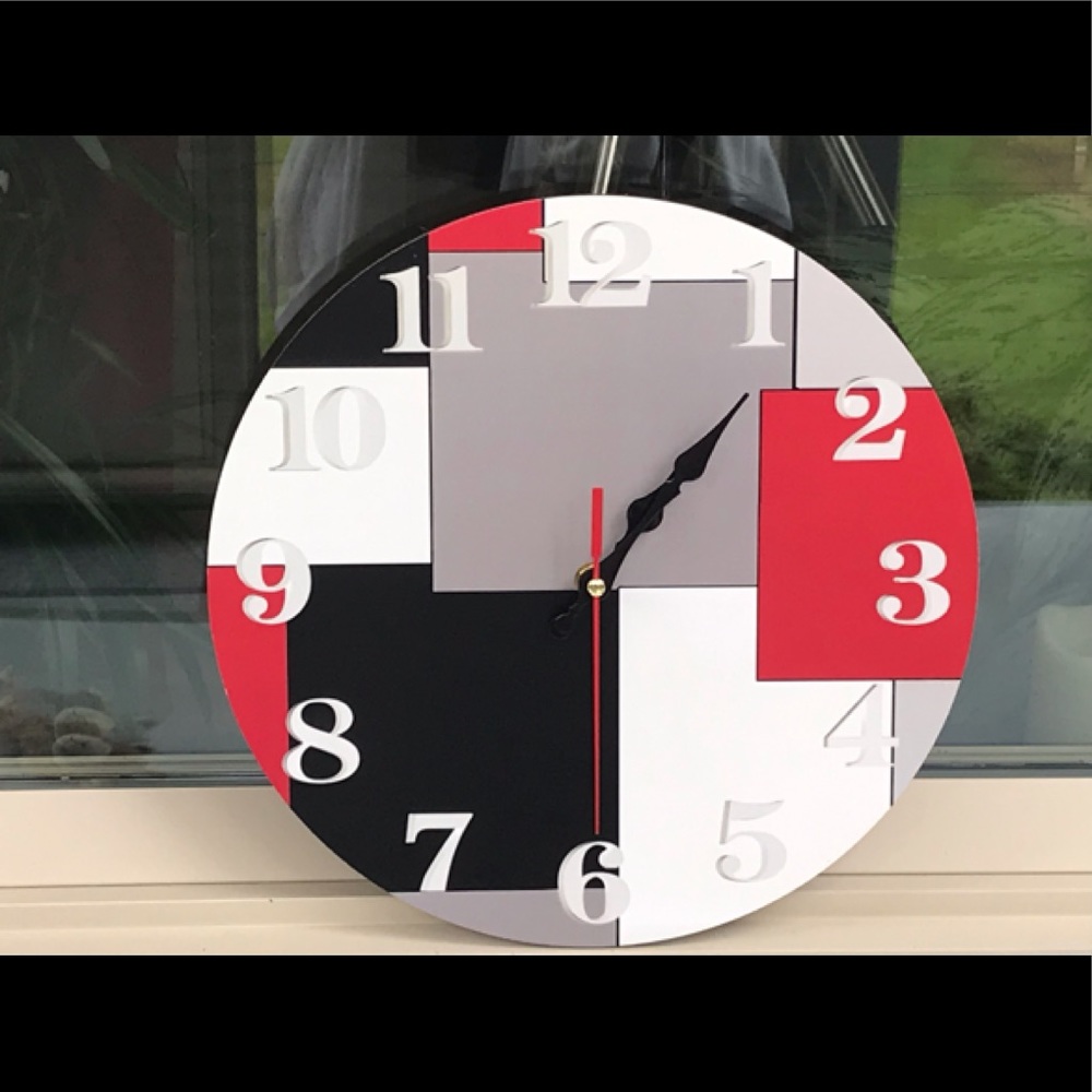 NOT FOR SALE !!!!!!!!Wall Clock Light Weight 14”